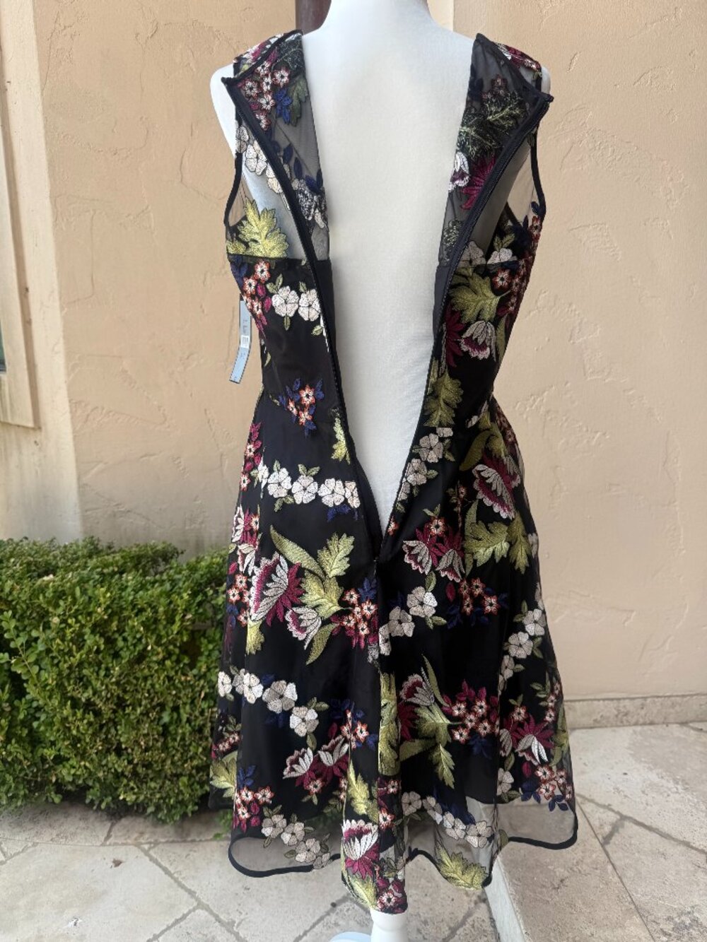 Tahari Arthur Levine Embroidered Fit & Flare dress, size 10 - Picture 2 of 10